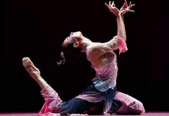 "提"与"沉"是中国古典舞身韵的常用元素