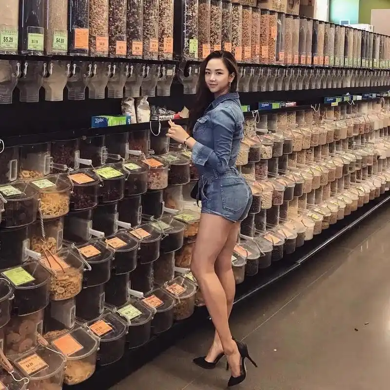 韩国"健身女神",身高168厘米,完美身材比例,到哪都很吸睛,这样的女生