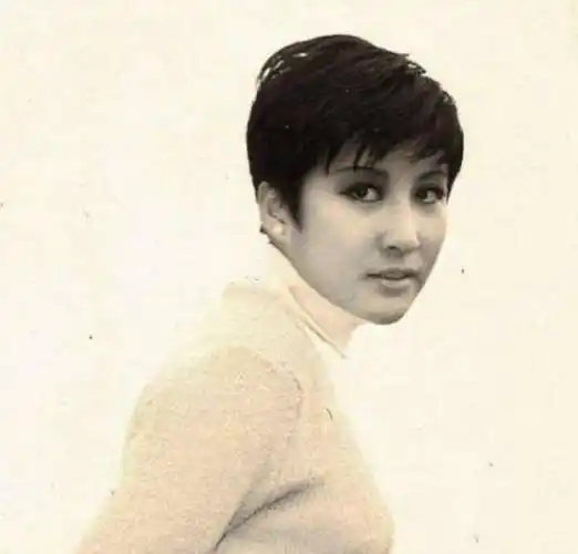 李小龙是她的挚爱向华强娶她为妻丁佩的一生令人羡慕