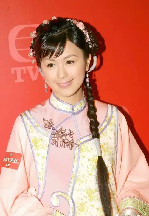 38岁唐宁童颜仙术破功 最新素颜照明显有老化迹象?_电视剧_造型_经典