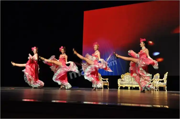 热情火辣的开场热舞.