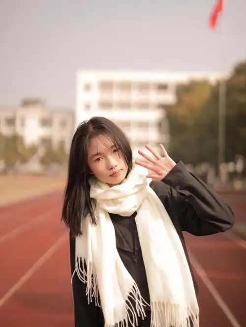 随手拍俺13岁的妹妹