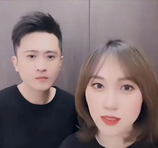 回顾主持人杨帆娶普通妻子李飒婚后生两女日子过得有滋有味