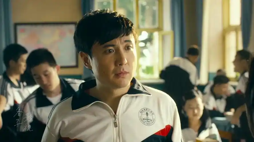 夏洛醉酒穿越回高中时期电影夏洛特烦恼第一段