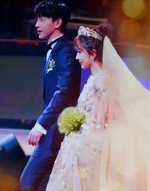 明星婚纱照大比拼!杨洋郑爽甜蜜,杨紫邓伦温馨,第4让全网沸腾