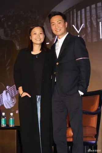 郑中基(右)与老婆余思敏合照