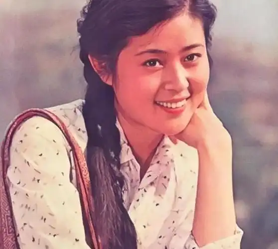 演员郭达娶大一岁的妻子吴芳钱也归她管如今他还好吗