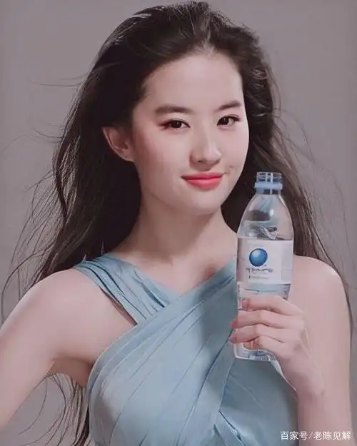 刘亦菲刚出道时的照片好仙哦