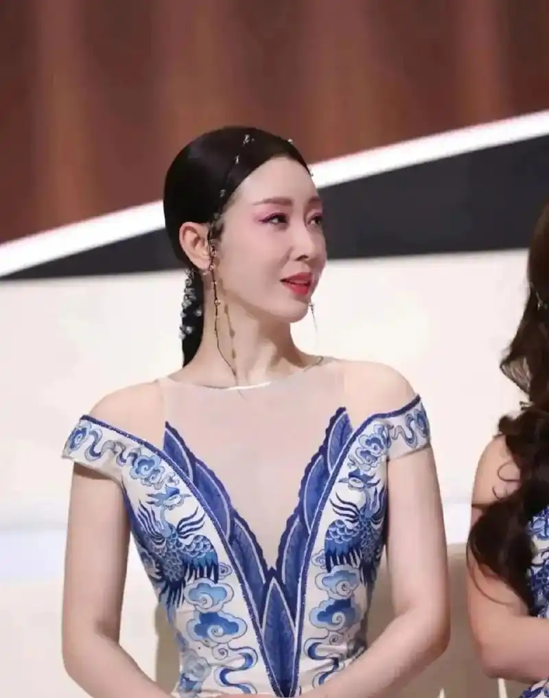 歌手孙悦淡出屏幕好多年了,当年唱着"祝你平安"的朴素模样,大家还记得