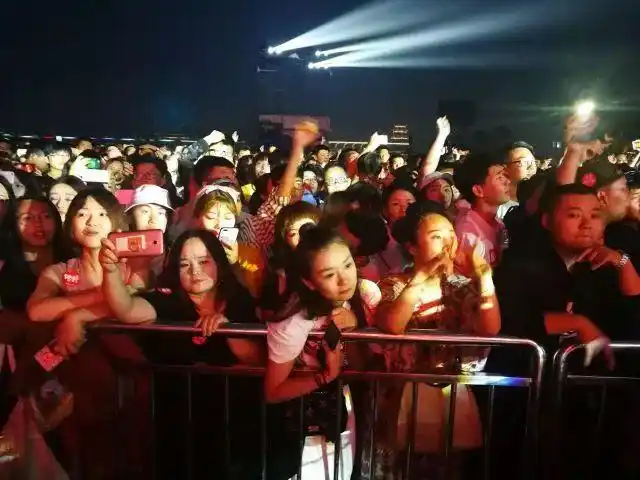 泰山云上音乐节圆满落幕五一数万游客狂欢天颐湖