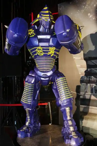 图文铁甲钢拳机器人三地揭幕机器人拳手吵小子