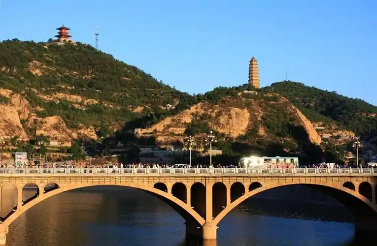 相册:【 郑金山速写】 作品:【 23延安宝塔山】关闭信息页面 >>