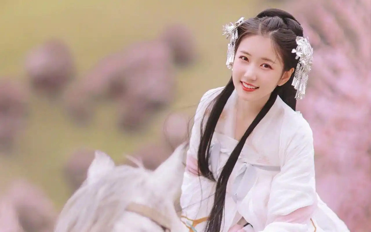 仙气十足古装美女养眼写真图片桌面壁纸