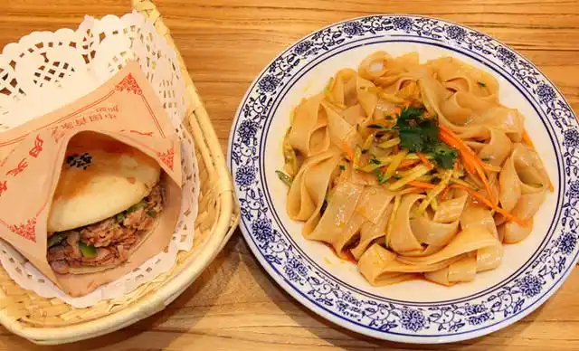 【姥姥门口豆腐脑】凉皮肉夹馍套餐,建议单人使用,提供免费wifi