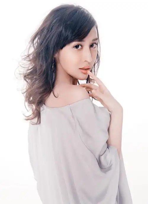 回眸一笑百媚生 5盏灯拍出柔美性感的少女