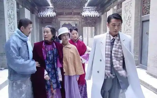 演员刘欣:不顾一切嫁邵峰,恩爱17年生一女,50岁依旧很美