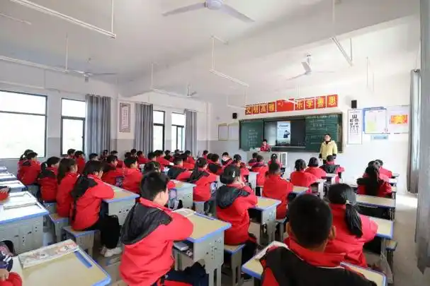 隆回县芙蓉学校开展课堂教学常规比赛