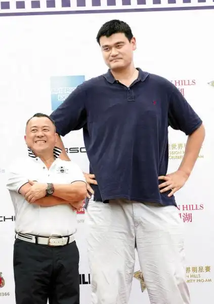 曾志伟和姚明"落差"极大 魏辉/摄