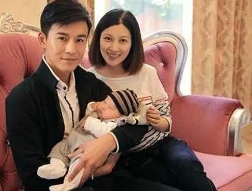 乔振宇老婆首曝全家福9月生子宝宝可爱