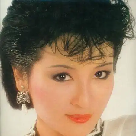 看完狄波拉的这些喜好,才明白为啥谢贤会找小49岁的coco了