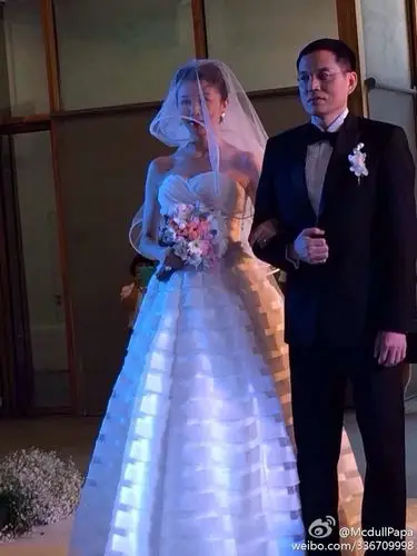 组图孙菲菲结婚现场与新郎幸福喂食