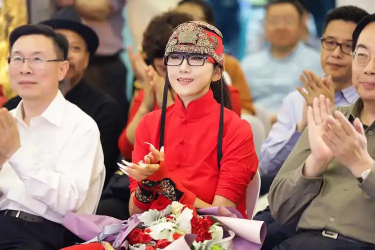 杨丽萍携平潭映象畅演雀之恋落户为杭州注入文化艺术软实力