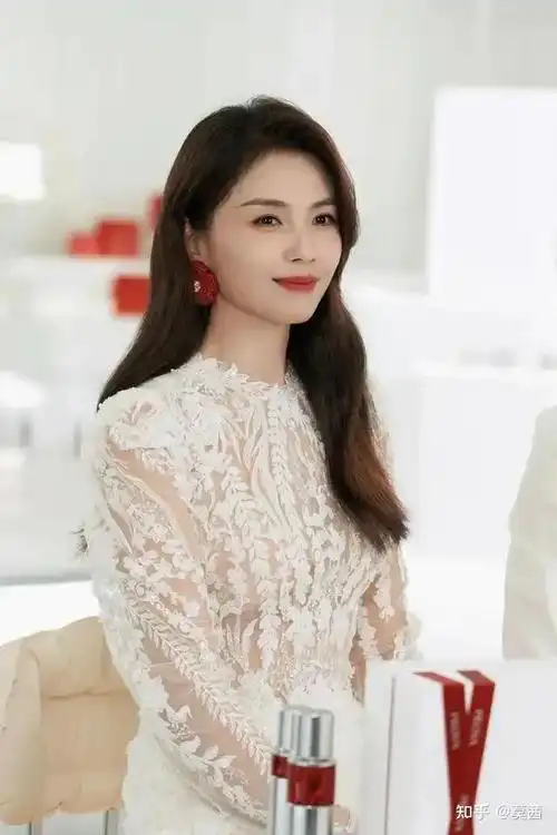 一个赛一个!刘涛:18岁好美,孙俪:18岁更美,蒋勤勤:你们让让