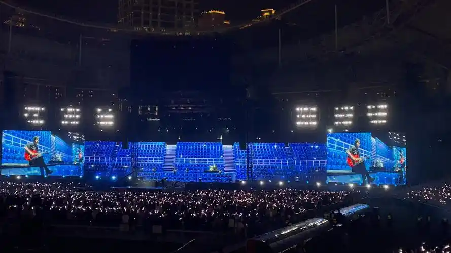 五月天上海演唱会首场知足