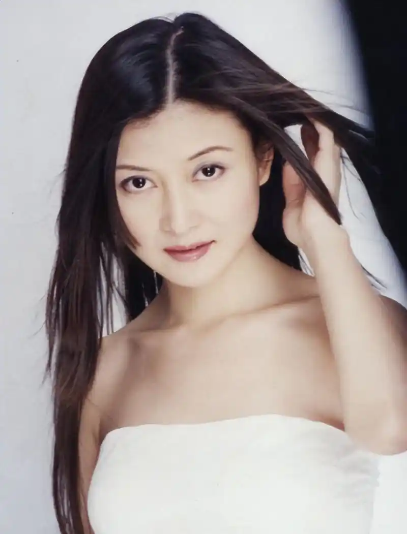 朱晓琳:江苏扬州走出的著名歌手,走红背后有艰辛有眼泪有感动