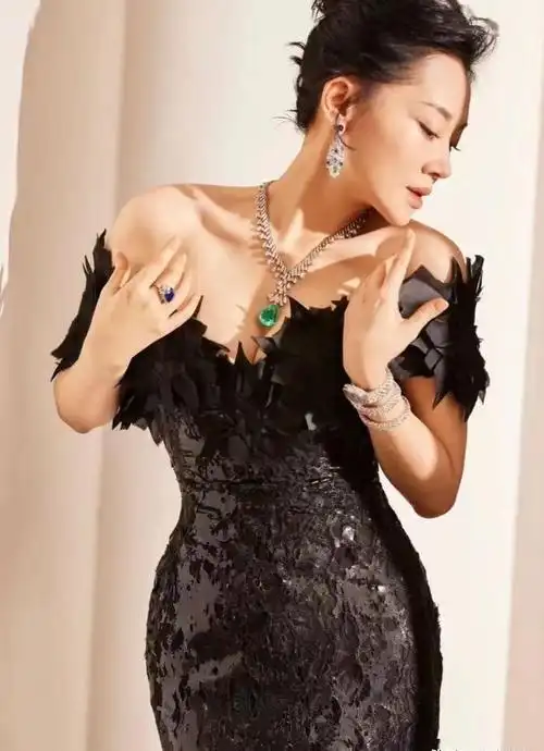 许晴,这位五十多岁的女演员,保持着单身状态并且没有结婚的打算.