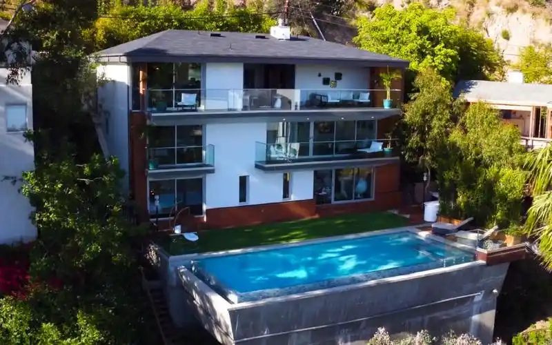 豪宅欣赏-在好莱坞山上有着开阔景观的现代住宅|8796 hollywood bvdd