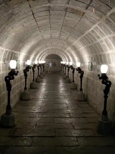 穿过长长的墓道,包公地下墓室出现在眼前