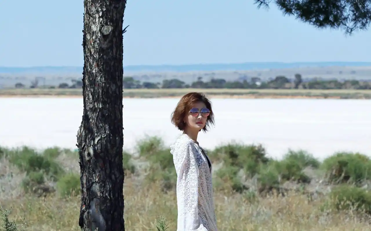 美女明星徐璐海边清新唯美图片桌面壁纸