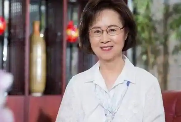 原创原创导演刘立立为讨好原配不惜堕胎纠缠45年晚年在病房转正上位