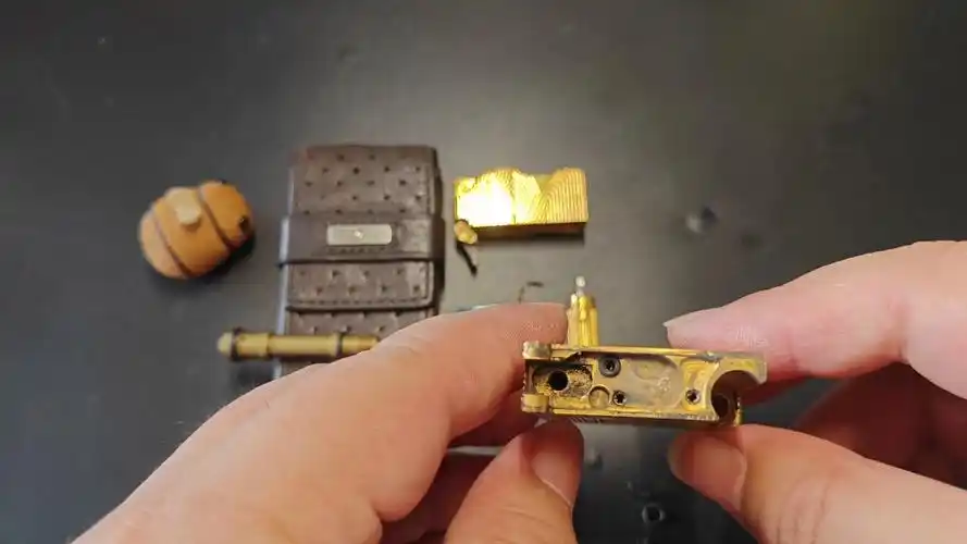 大连本地朋友送修都彭美人鱼限量款打火机