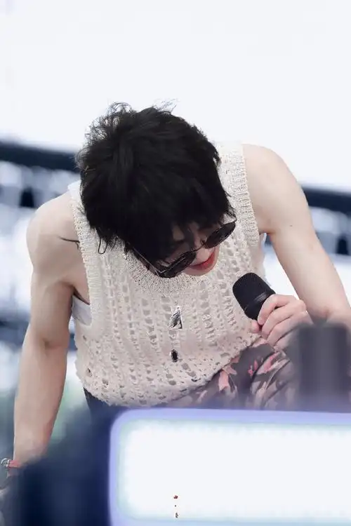 华晨宇超话西施节吃小甜团子(但有肌肉版#2023华晨宇火星演唱会