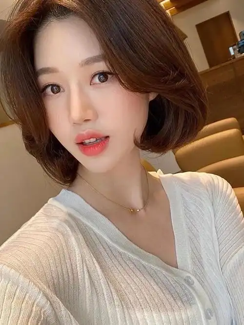 建议女人:五六十岁的女人,建议试试这几款发型,时尚又有气质