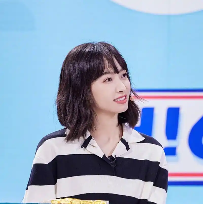 宋茜深v礼服泰酷辣#   最近,36岁的宋茜(qiàn)在某个活动中亮相