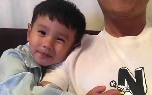 李晨也开始黑自己儿子了,这对父子的日常生活