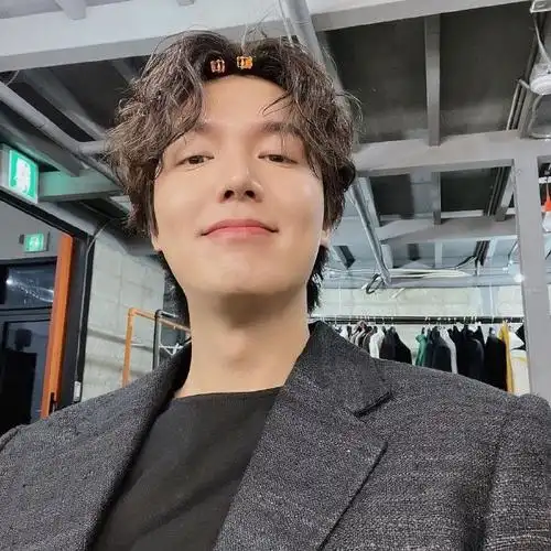 出道十六周年#【20220330/李敏镐-资讯】演员@李敏镐更新instagram 一