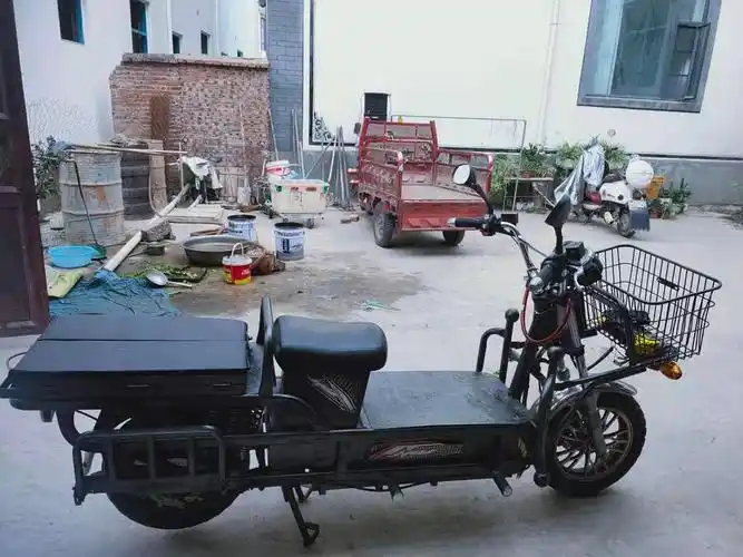 出一辆八成新拉货摩托