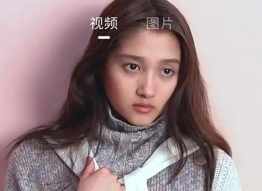 关晓彤摄影师太粗心,忘记修图就把照片晒出来,这真是22岁的脸?