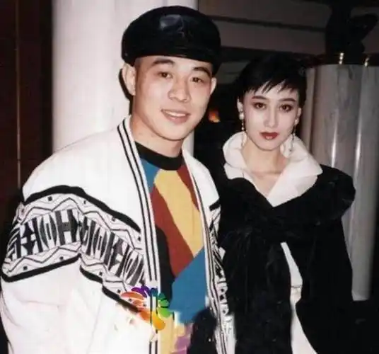 李连杰四位女儿亭亭玉立,简直就是我们版的"国民岳父史泰龙"啊_利智