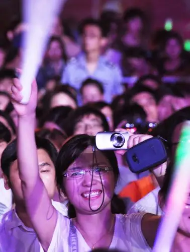 》》》7月23日潘玮柏,周杰伦演唱会观众现场pp各自对照《《《 - 镜头