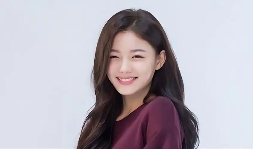 韩国美女明星 金裕贞:外貌甜美魅力迷人,遭网友疯狂追捧