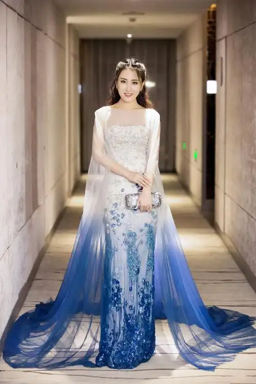 马苏性感礼服红毯活动照图片