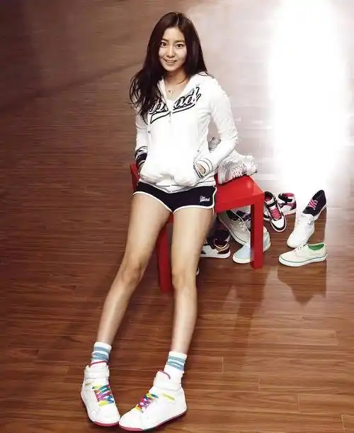 韩星uie金宥真:爱豆转型演员,因"四秒恋情"被骂,凭作品翻身_身材_因为