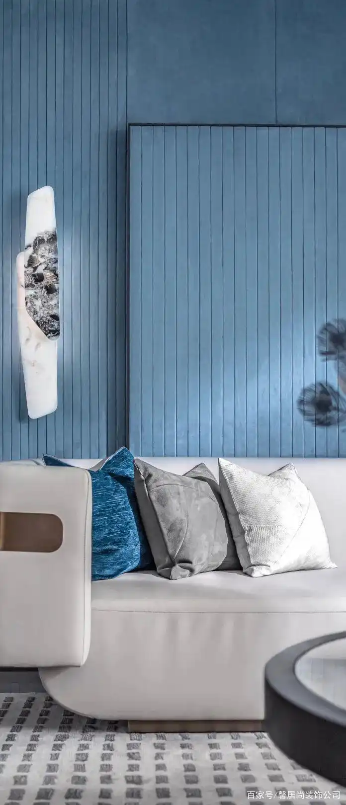 110㎡简约风,蓝色背景墙超吸睛,整体空间简约干净