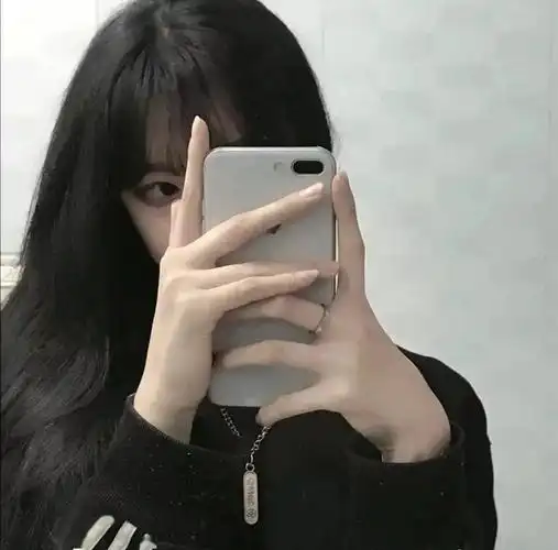 手机对镜自拍挡脸头像