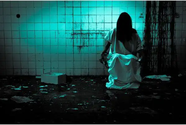 小说《xe213地下室》              字体比较恐怖化,适合图片就行